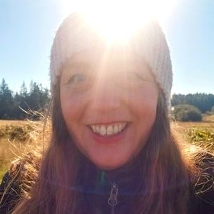 ☀️ MEET YOUR POSHER, MONICA ☀️